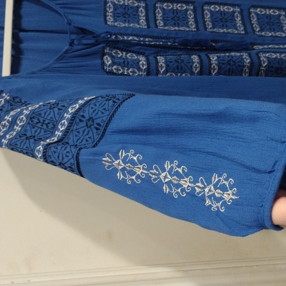 Solitaire Women's Royal Blue Embroidered Rayon Peasant Style Blouse Size L-Boho - Picture 4 of 6